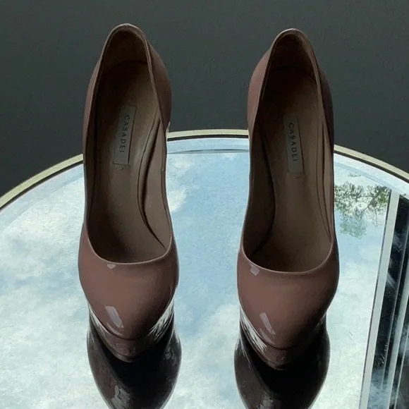 Casadei Beige Patent Leather Cutout Accent Pump - Picture 1 of 7